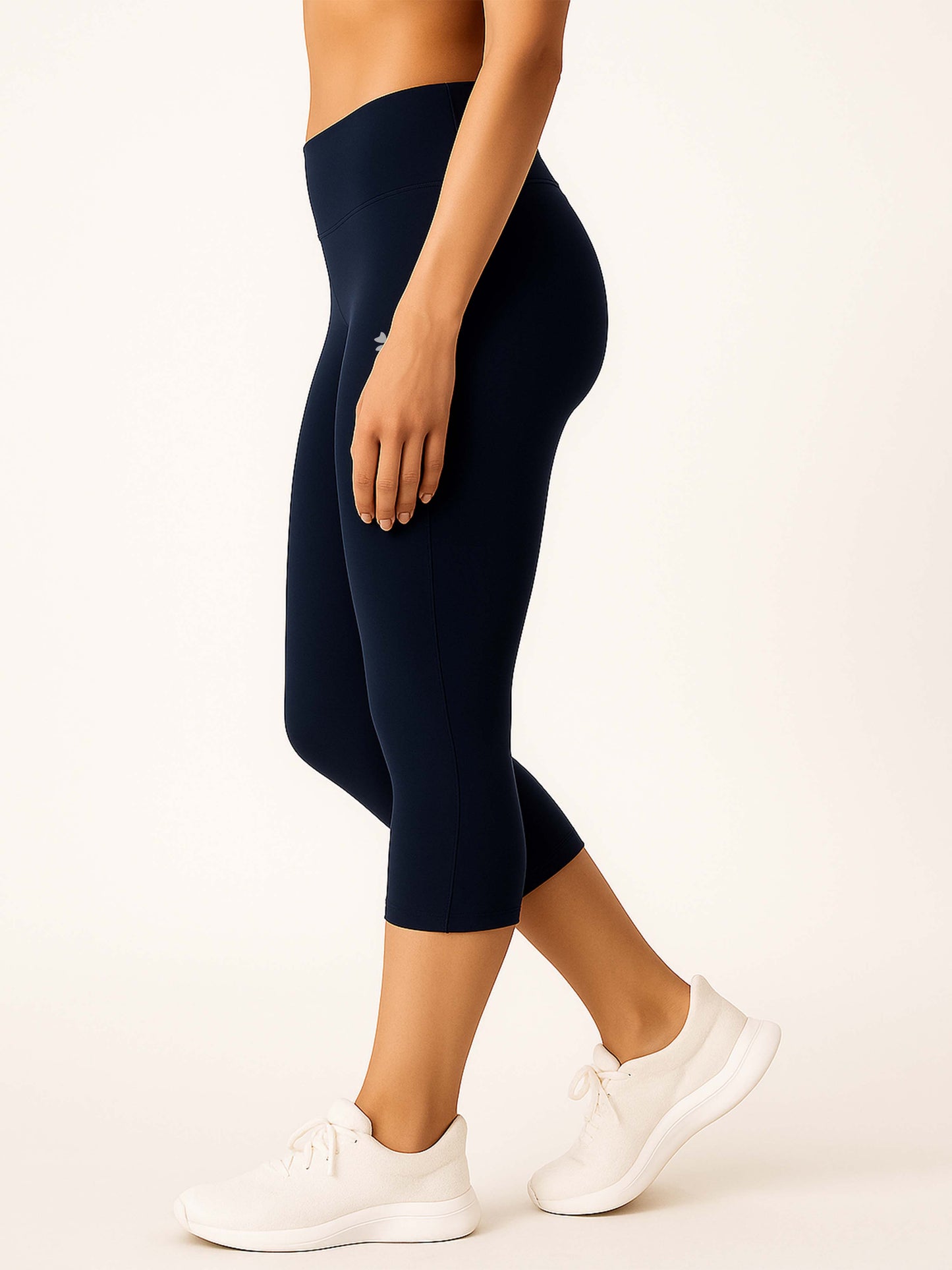 Navy Women's Solid Capri pant