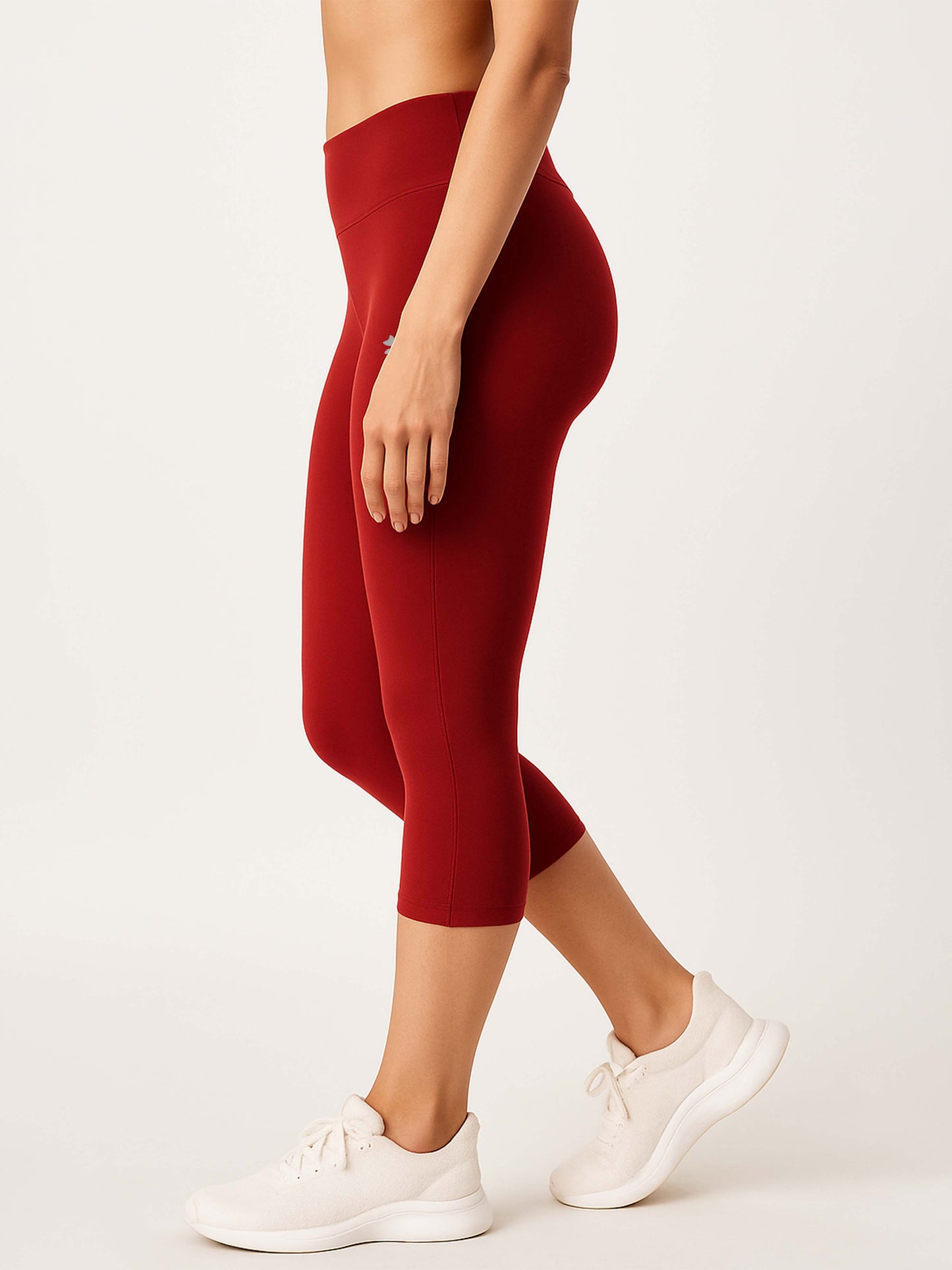 Red Women's Solid Capri pant