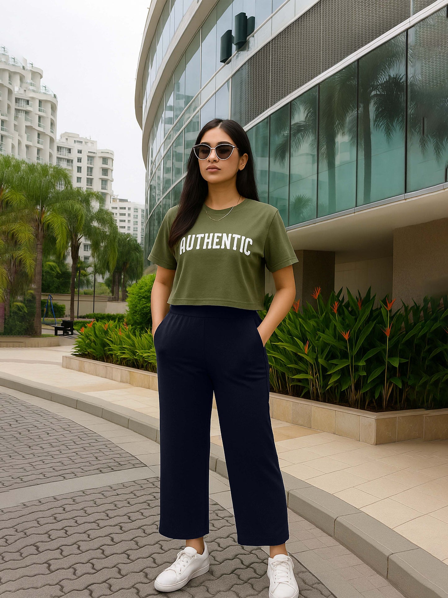 Navy Women's Solid Relaxed Fit Pant